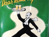 Metalen reclamebord van grolsch lentebok met een afbeelding van een dienblad dragende kelner en de tekst "daár komt hij met: grolsch lentebok" - afbeelding 4 van  5