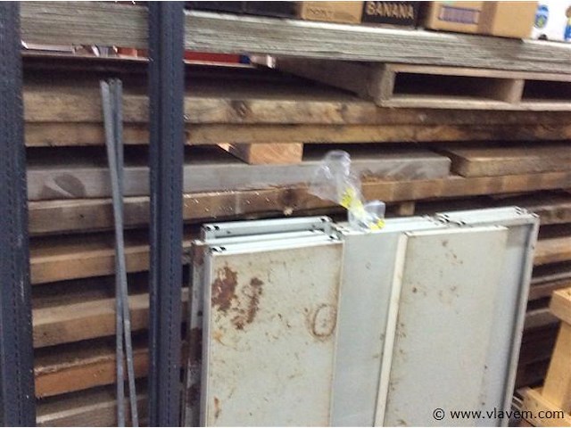 Metalen rek +2m - afbeelding 1 van  3