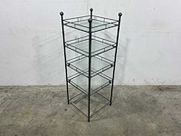 Metalen rek met glazen platen