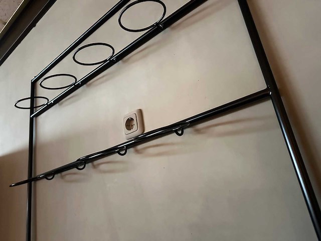 Metalen rek met ringen voor potten - afbeelding 3 van  3