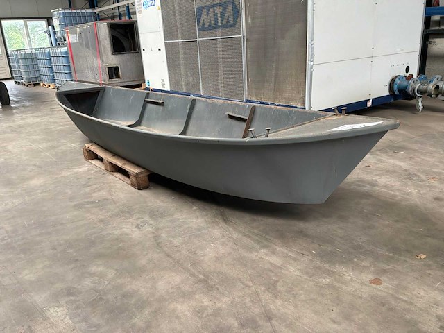 Metalen roeiboot - afbeelding 1 van  3