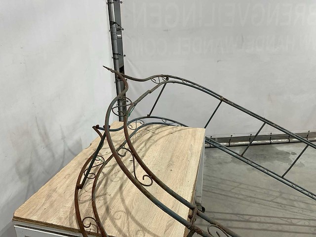 Metalen rozen boog - afbeelding 4 van  5