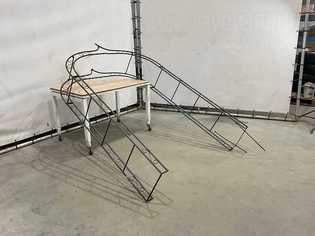 Metalen rozen boog - afbeelding 2 van  5