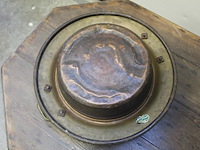 Metalen schaal met handgrepen. doorsnede 44 cm. doorsnede binnenring 30 cm. - afbeelding 4 van  5