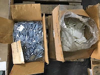 Metalen schanier met kapjes - afbeelding 1 van  6