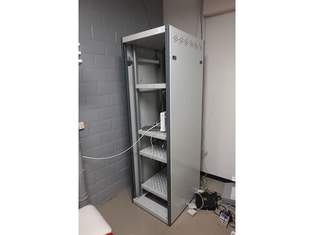 Metalen serverkast - afbeelding 1 van  4