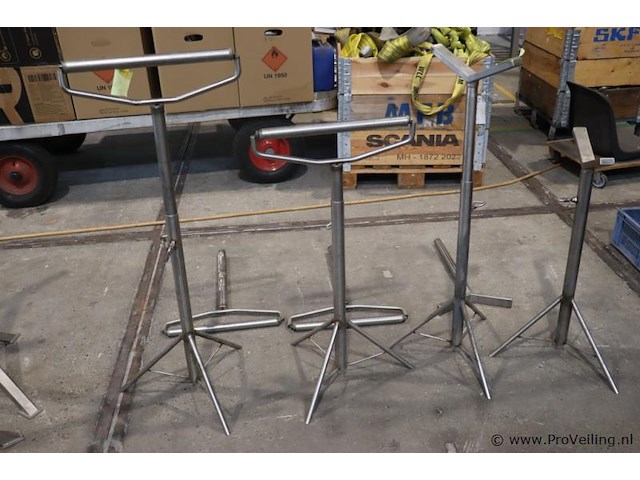 Metalen standaards/statieven - afbeelding 1 van  7