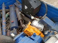 Metalen stapelkrat gevuld met diverse onderdelen - afbeelding 3 van  5