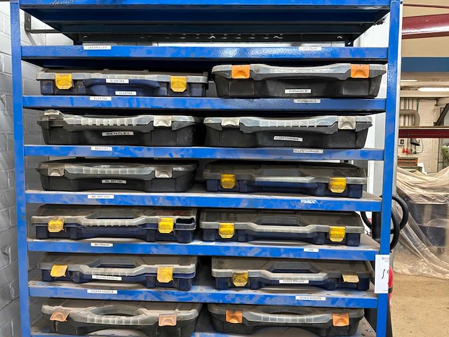 Metalen stelling met diverse assortimentsdozen automotive - afbeelding 3 van  9