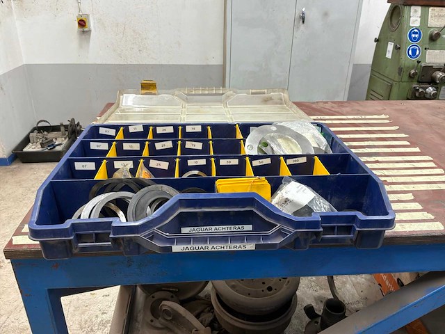 Metalen stelling met diverse assortimentsdozen automotive - afbeelding 8 van  9