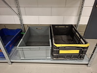 Metalen stelling met inhoud - afbeelding 9 van  11