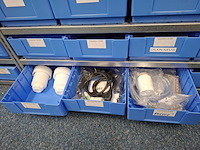 Metalen stelling met inhoud - afbeelding 5 van  26