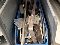 Metalen stelling met inhoud - afbeelding 18 van  26