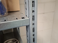 Metalen stelling met inhoud - afbeelding 12 van  26