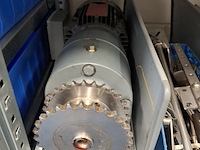 Metalen stelling met inhoud - afbeelding 21 van  26