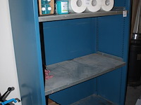 Metalen stellingkast. afmeting 128 x 60 x 194. excl. inhoud. - afbeelding 2 van  2