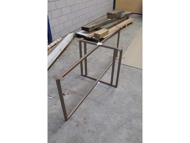 Metalen tafelonderstel. afmeting 70 x 180 x 70 cm. - afbeelding 2 van  2