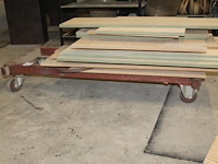 Metalen transportkar. afmeting 158 x 170 x 25 cm. let op! exclusief erop gestapeld hout. - afbeelding 1 van  2