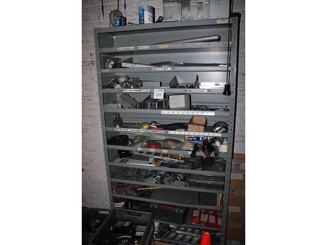 Metalen vakkenkast met inhoud. afmeting 100 x 30 x 198 cm. - afbeelding 2 van  3