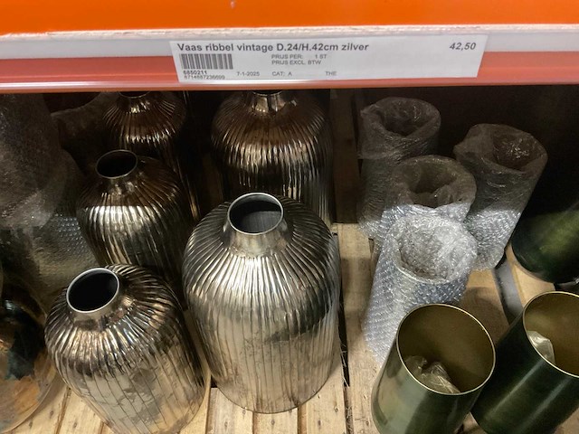 Metalen vazen, potten - afbeelding 8 van  25