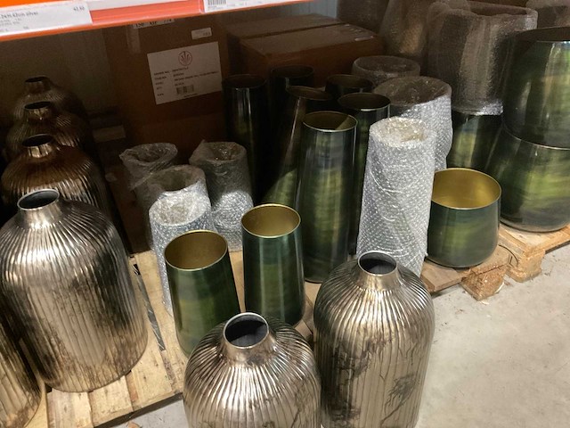 Metalen vazen, potten - afbeelding 9 van  25