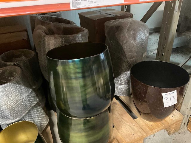 Metalen vazen, potten - afbeelding 14 van  25