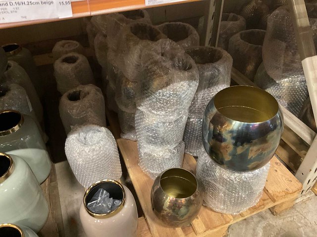 Metalen vazen, potten - afbeelding 24 van  25