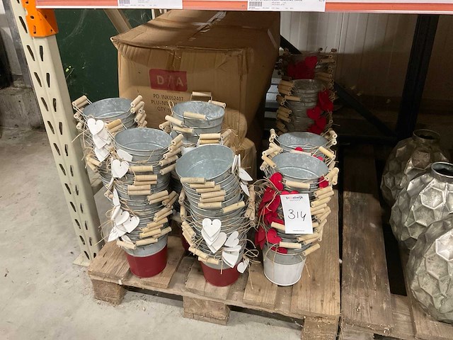 Metalen vazen, schalen - afbeelding 6 van  35