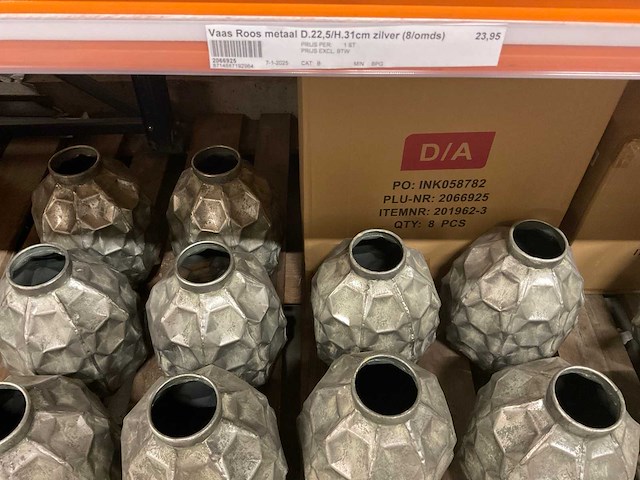 Metalen vazen, schalen - afbeelding 10 van  35