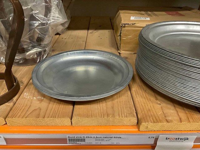 Metalen vazen, schalen - afbeelding 19 van  35