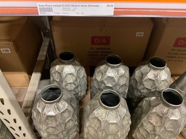 Metalen vazen, schalen - afbeelding 25 van  35