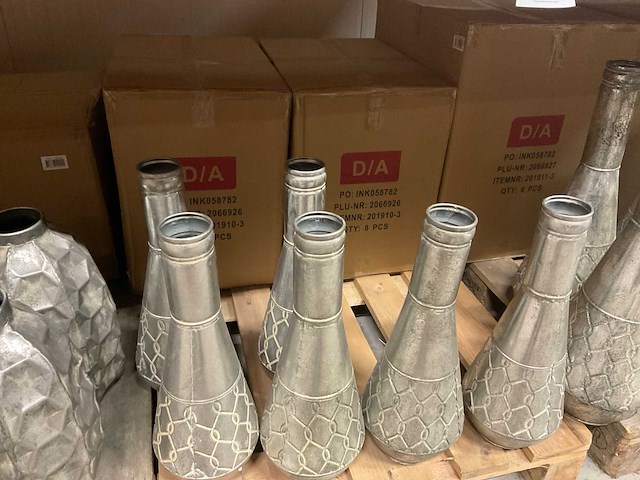 Metalen vazen, schalen - afbeelding 26 van  35