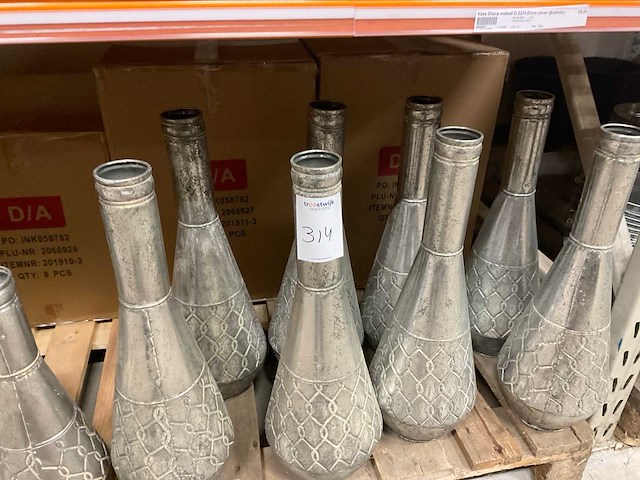 Metalen vazen, schalen - afbeelding 28 van  35