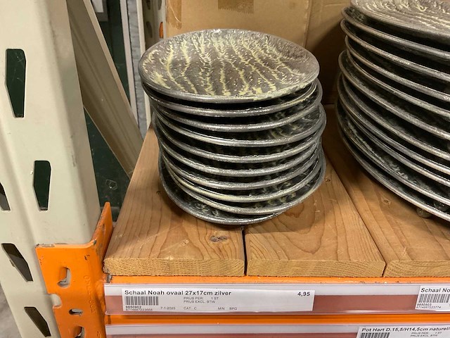 Metalen vazen, schalen - afbeelding 31 van  35