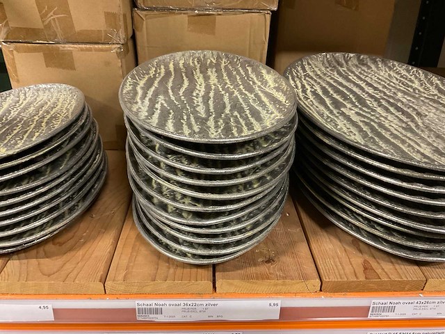 Metalen vazen, schalen - afbeelding 32 van  35