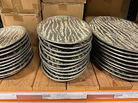 Metalen vazen, schalen - afbeelding 32 van  35