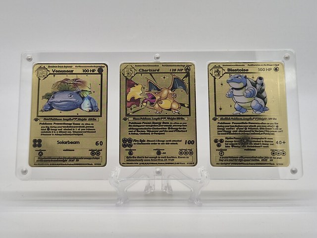 Metalen venusaur, charizard en blastoise (base set) pokémon kaarten in acryl display - afbeelding 1 van  7