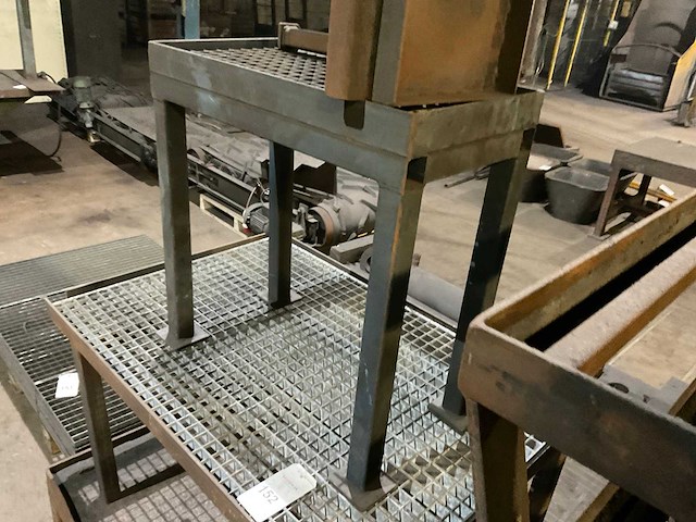 Metalen verhoging/tafel - afbeelding 2 van  13