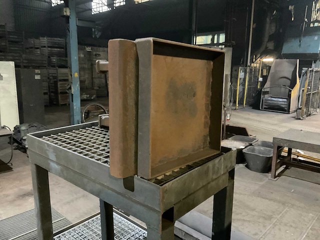 Metalen verhoging/tafel - afbeelding 3 van  13