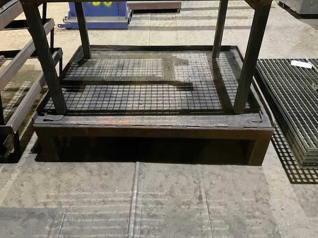 Metalen verhoging/tafel - afbeelding 8 van  13