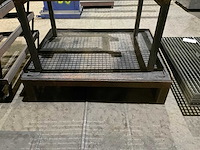 Metalen verhoging/tafel - afbeelding 8 van  13