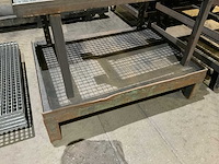 Metalen verhoging/tafel - afbeelding 10 van  13