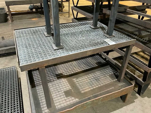 Metalen verhoging/tafel - afbeelding 11 van  13