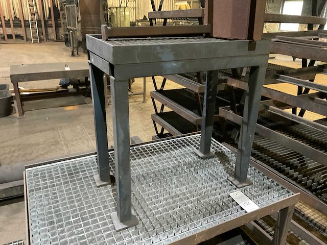 Metalen verhoging/tafel - afbeelding 13 van  13