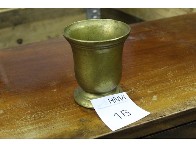 Metalen vijzel. vermoedelijk brons. zwaar uitgevoerd. doorsnede 10,5 cm. hoogte 12 cm - afbeelding 1 van  4