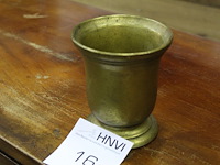 Metalen vijzel. vermoedelijk brons. zwaar uitgevoerd. doorsnede 10,5 cm. hoogte 12 cm - afbeelding 2 van  4