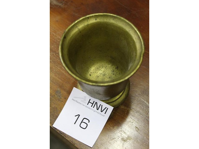 Metalen vijzel. vermoedelijk brons. zwaar uitgevoerd. doorsnede 10,5 cm. hoogte 12 cm - afbeelding 3 van  4