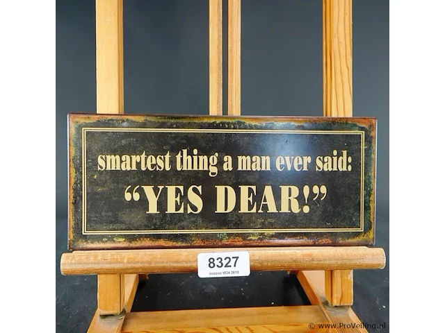 Metalen wandbord met een verweerde, antieke look en de tekst 'smartest thing a man ever said: "yes dear!" - afbeelding 1 van  5