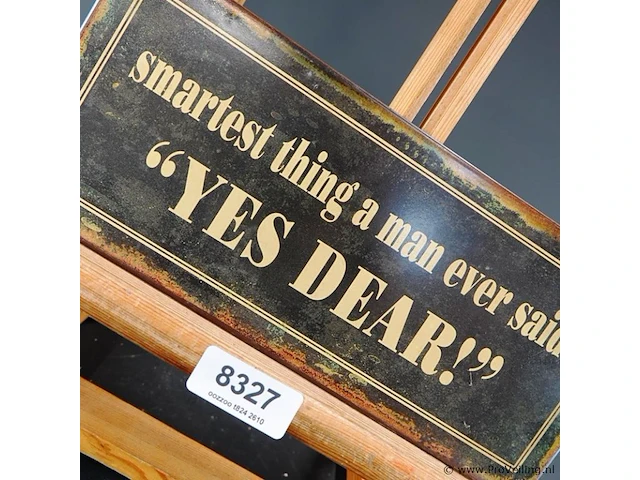 Metalen wandbord met een verweerde, antieke look en de tekst 'smartest thing a man ever said: "yes dear!" - afbeelding 4 van  5