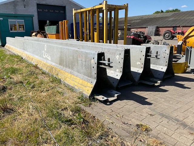 Metalen wegafsluiters barrière vangrail (6x) - afbeelding 1 van  4